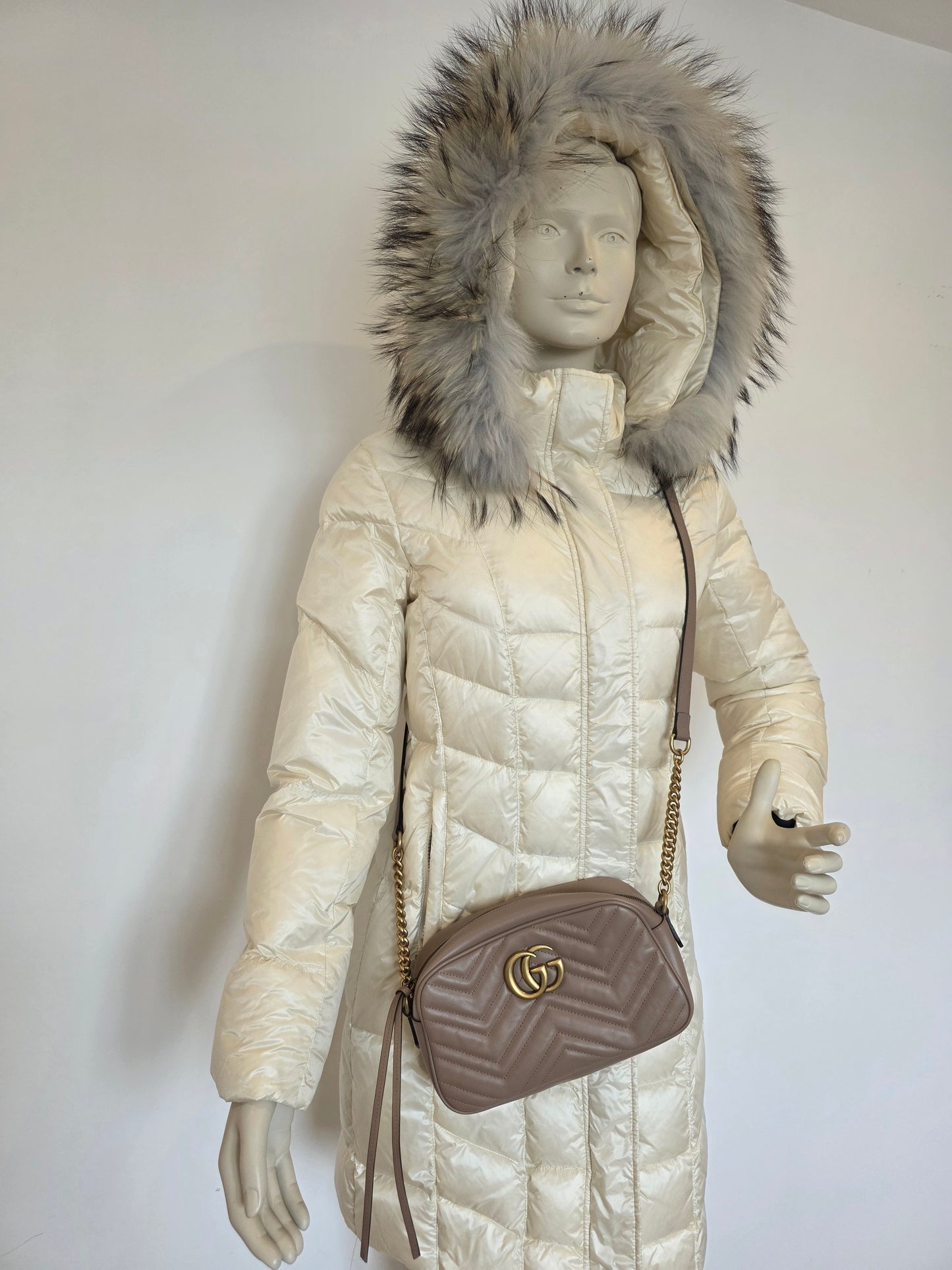 Gucci kleine GG Marmont Schultertasche, Taupefarben