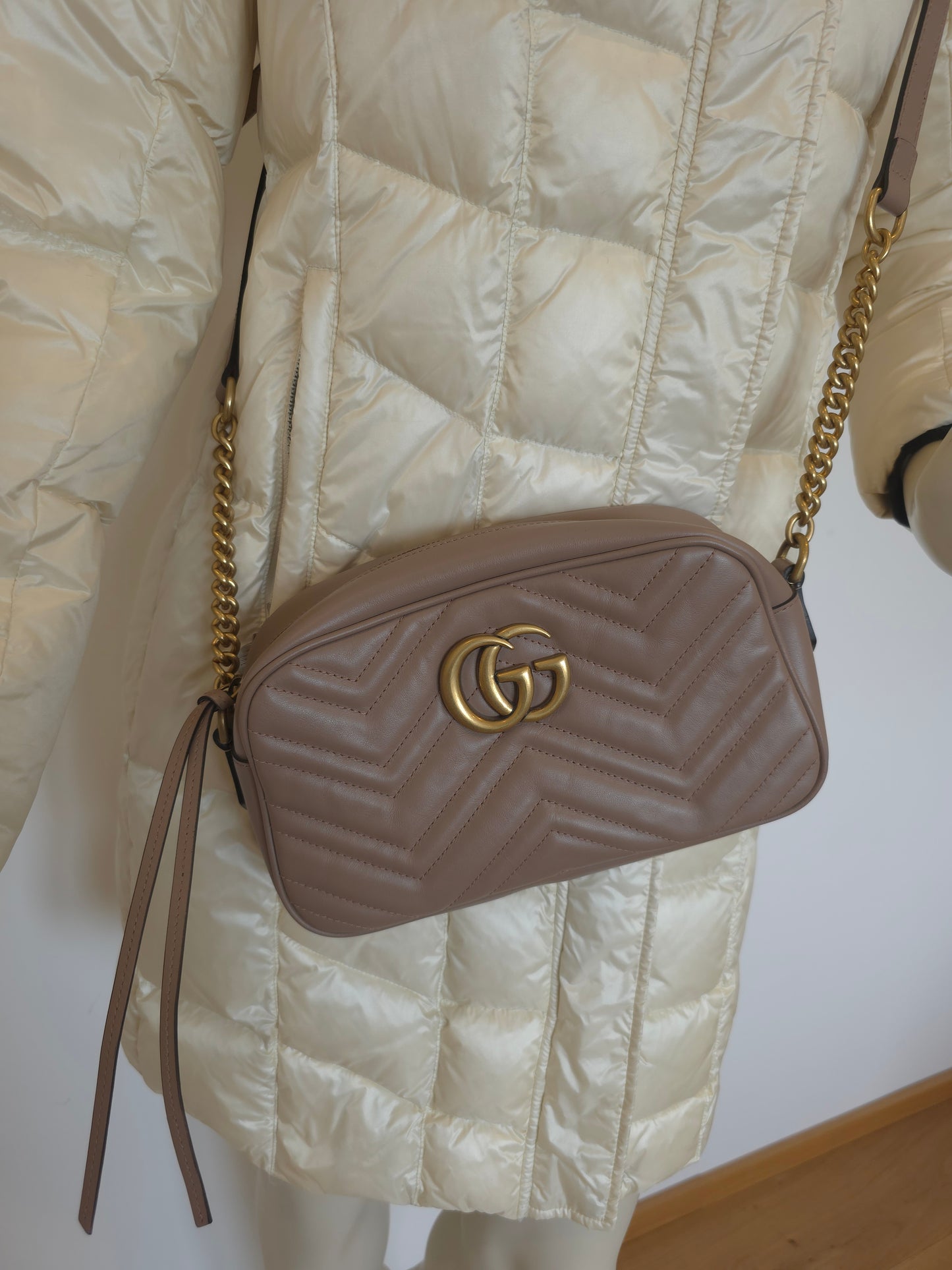 Gucci kleine GG Marmont Schultertasche, Taupefarben